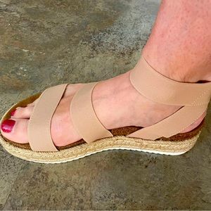 Size 10 Steve Madden Jaklin Flat Sandals.